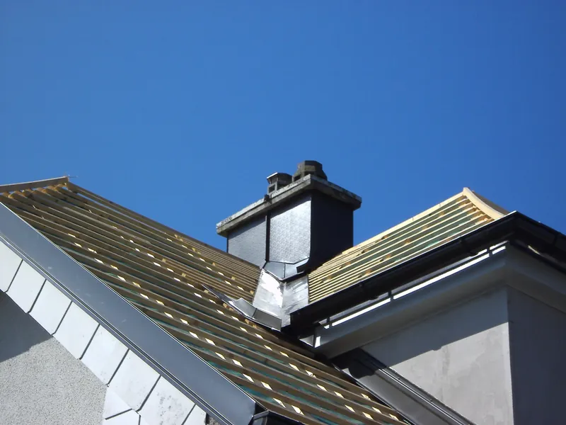 Kamin und Dachanschluss nach der Sanierung